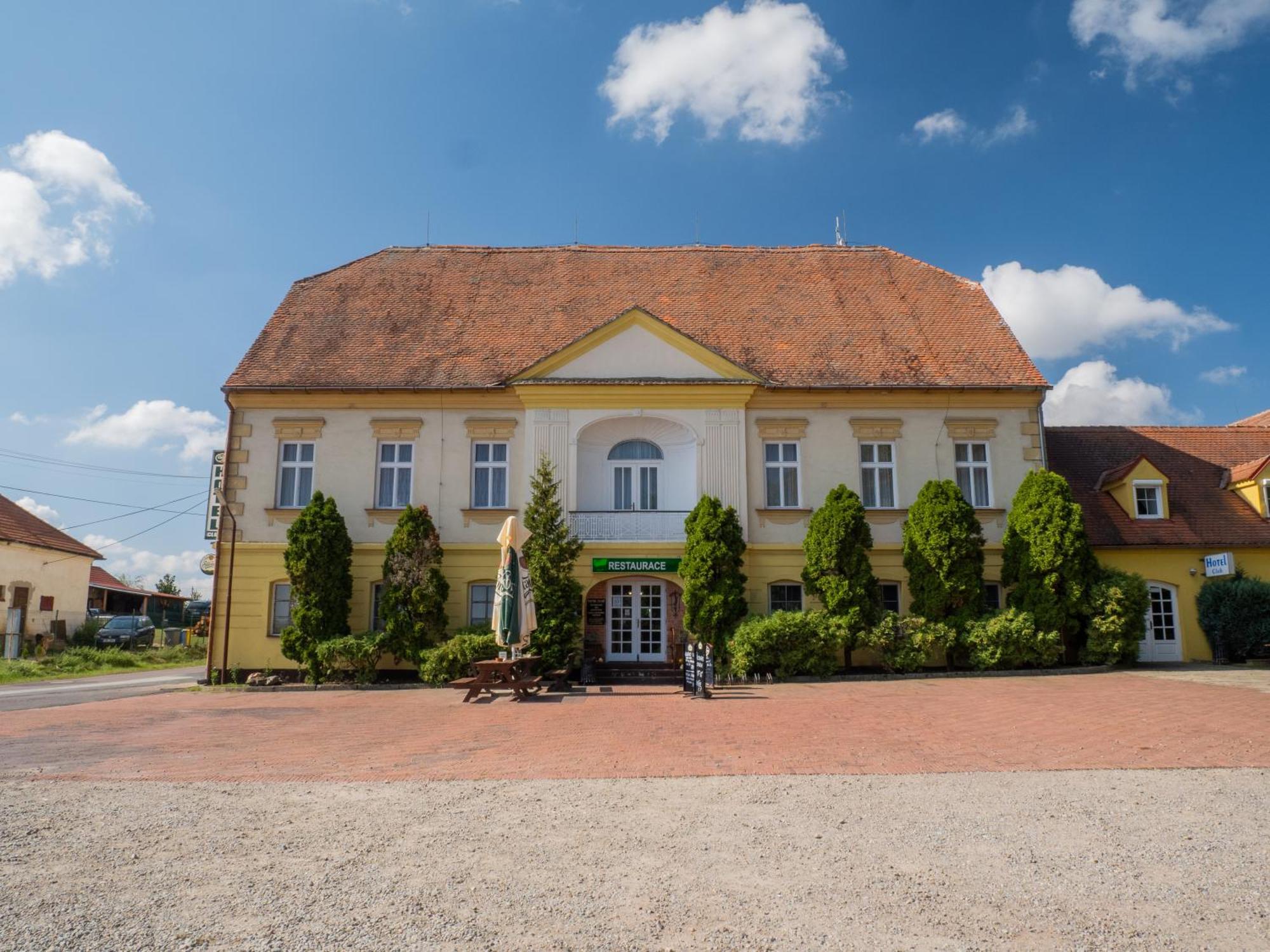 Hotel Club Vranovská Ves Exterior foto